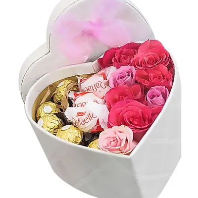 Композиция в форме сердца «Сердце из роз» - заказать и купить за 10 450 ₽ с  доставкой в Осинниках - партнер «Первый Цветочный»