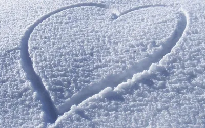 Фото снежного сердца в webp формате: выберите размер