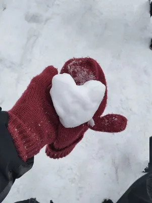Уникальная картинка с снежным сердцем: фон для вашего устройства