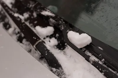 Сердце на снегу: волшебная аура отражает любовь