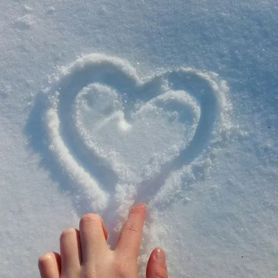 Загадочное Сердце на снегу: загляни в его глубины