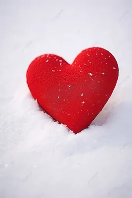 Сердце на снегу: зовет к себе своим безмятежным блеском