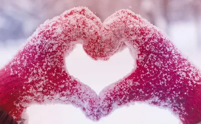 Фотография Сердце на снегу: магический отпечаток чувств
