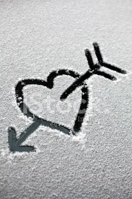 Сердце на снегу: символ любви во льдах