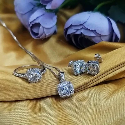 Серебро ювелирные украшения - Комплект выполнен из серебра 925 пробы💍 С  использованием фианитов 💎 Цена данного комплекта 3250₽ Приобрести можно  заказав через директ или написав в вацап 📬 Доставка по всей России 200₽ |  Facebook