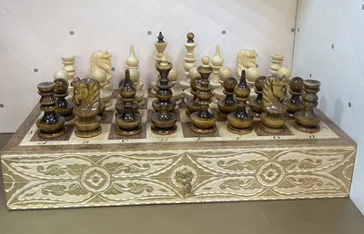 Шахматы резные в ларце 40см ручной работы. Купить шахматы из дерева ручной  работы в Москве. Доставка по России и миру.