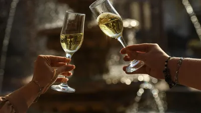 Не шампанское, а игристое: абхазский напиток на Новый год - 31.12.2021,  Sputnik Абхазия