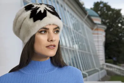 Теплая шапка с отворотом из 100% шерсти, цвет бирюзовый купить в Москве
