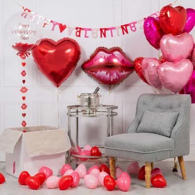 Воздушные шары на свадьбу: Каскад из латексных шаров с фольгированными  сердцами, наполненный гелием