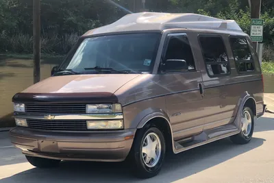 Lot 94 - 1996 Chevrolet Astro Day Van