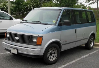 File:1995-2005 Chevrolet Astro.jpg - Wikimedia Commons