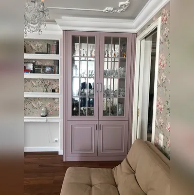 Шикарный белоснежный шкаф в классическом стиле