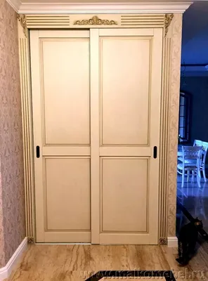 Шкаф в классическом стиле