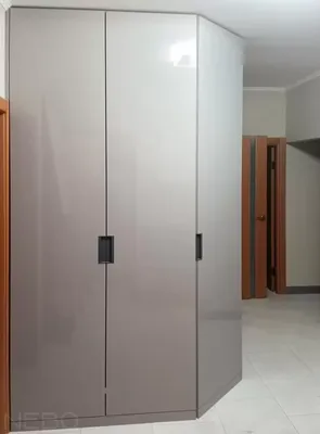 Распашной шкаф с фасадами из МДФ с фрезеровкой с матовой покраской