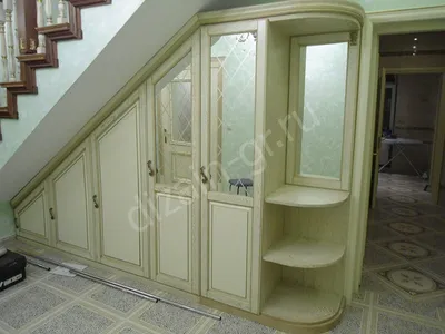 Встроенный шкаф под лестницей - Мебельная фабрика Dizain-GR