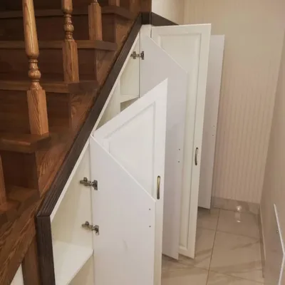 Шкаф под лестницей в частном доме - Дизайн Вашего Дома