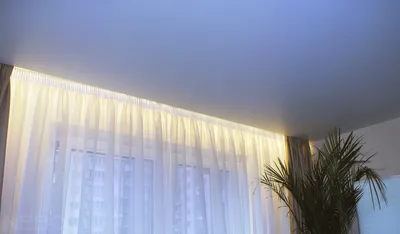 Натяжные потолки с подсветкой штор в нише с карнизом Минске - фото и цены