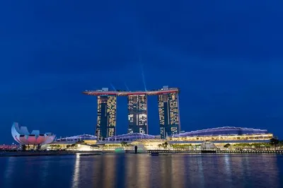 Отель Marina Bay Sands, бассейн под облаками — Teletype