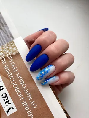 SEEYOUR.nails on Instagram: \"💙Матовые синие ногти от @gert_nails # матовыеногти #синиеногти #геометриянаногтях #линиянаногтях\"