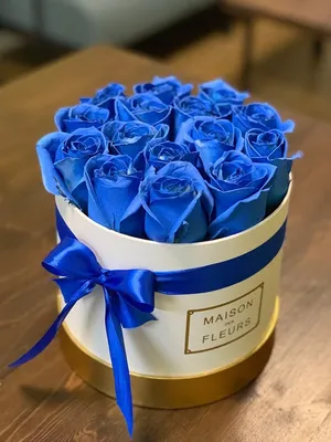 Бело-синие розы в коробке - 29 шт. за 7 890 руб. | Бесплатная доставка  цветов по Москве