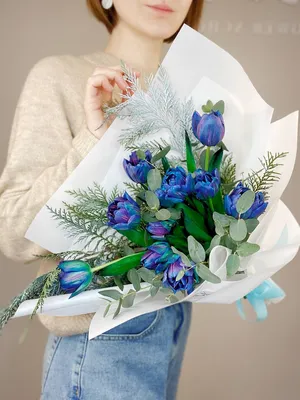 ButonLab© | flowers | цветы on Instagram: \"Завораживающие синие тюльпаны 💙  Любите такие оттенки? Если вы хотите удивить близкого человека - то этот  букет точно станет прекрасным сюрпризом! Букет из эксклюзивных окрашенных