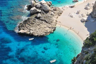 Фавиньяна Один из Эгадских островов в провинции Трапани. Здесь находятся  лучшие пляжи Сицилии (только посмотрите на цвет воды). Самые… | Instagram