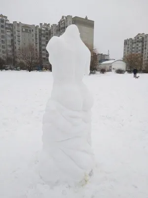 Зимняя фантазия: бесплатные фото снежных скульптур в разных форматах