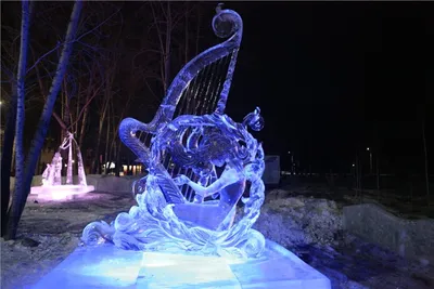 Освежающая красота снежных скульптур на вашем экране
