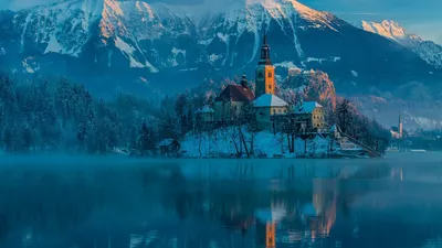 Perito • Культура и территории - Вот вам незаезженное зимнее направление.  Словения — это и балканский колорит, и европейский уклад жизни. А озеро  Блед зимой даже красивее. http://perito-burrito.com/posts/slovenia-guide |  Facebook