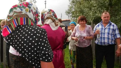 Свадебная фотосессия на природе — идеи для свадебных фотографий в лесу,  позы невесты и жениха, фотозона