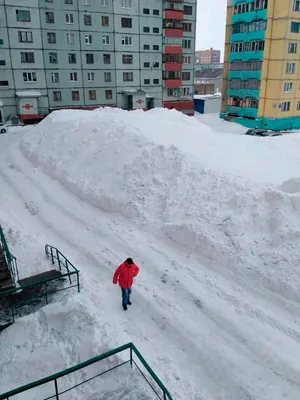 Фото заснеженных улиц Норильска: передайте атмосферу зимы в своем доме