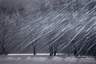 Романтическая прогулка по заснеженным улицам: Фото снежной пейзажной