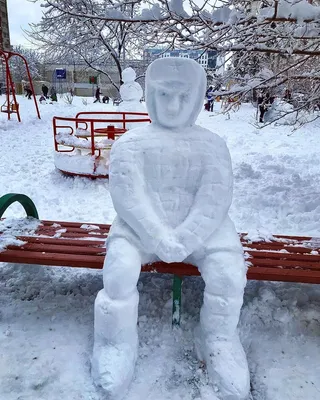 Снеговик из снега для загрузки