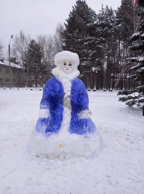 Снегурочка из снега фотографии