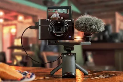 Компактная камера RX100 VII с уникальной технологией автофокусировки |  DSC-RX100M7 / DSC-RX100M7G | Sony Russia
