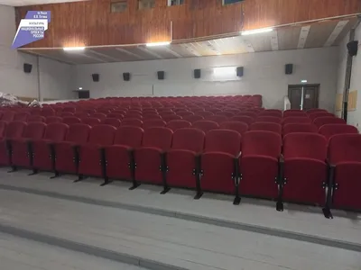 Современный школьный актовый зал