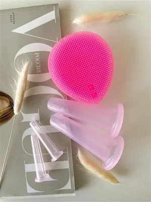 Спонжик для макияжа клубника Beauty Blender 1шт — купить в  интернет-магазине «Проф Косметика»