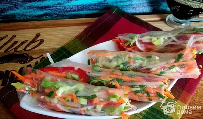 Спринг-роллы с авокадо, рисом и красной рыбой: рецепт - Лайфхакер