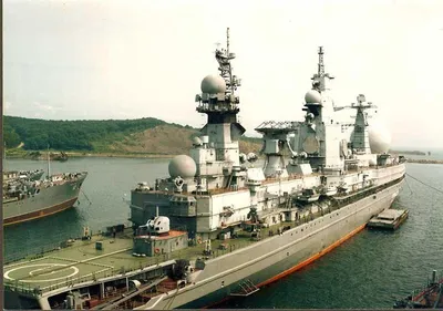 SSV-33 Ural, a soviet communications ship that served in electronic  intelligence, missile tracking, space tracking, and communications relay  roles.[1240 × 872] : r/WarshipPorn