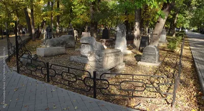 В центре Чебоксар при сносе старого дома обнаружили надгробия 19 века —  Советская Чувашия