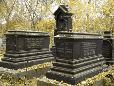 старинные надгробия и памятники разбросаны по ландшафтным акрам гринридж  кладбище саратога нью-йорк 2020 Редакционное Изображение - изображение  насчитывающей оправдания, аранжировало: 178094680