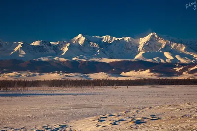 зимний вид на горы и холмы в степи. Стоковое Изображение - изображение  насчитывающей заморозок, зима: 222164871