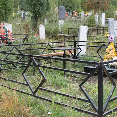 Стол металлический №1 (стойка без узора) на кладбище, ритуальный, с  порошковой краской - Альтера
