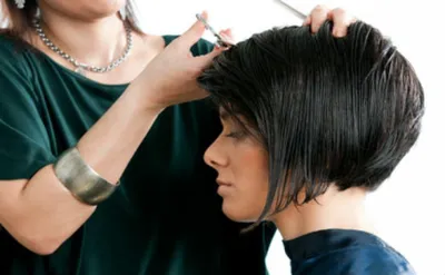 Pin by Gabriela Ortiz on Moda | Layered bob hairstyles, Short layered bob  hairstyles, Thick hair styles