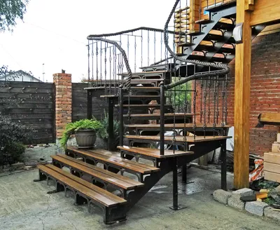 Угловая лестница на террасу - 65 фото