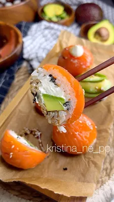 sushi-drive - Останьтесь дома! Ролл «Филадельфия» никуда от вас не убежит!  Как и другие роллы от «Суши Драйв» ❤️ 📍Озёрная ,9 /Намыв/ 📞063 9 200 200  /доставка/ 🌏 sushi-drive.mk.ua #сушидрайвниколаев🍤🍤🍤 #сушиниколаев  #доставкасушиниколаев #