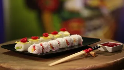 Sushi-mix - 😍Лучшие роллы и любимые суши таят множество загадок. Раскроем  самые интересные из них! 🔸1. Роллы появились не в Японии И речь идет не  только о знаменитых «Калифорнии» и «Филадельфии», родиной