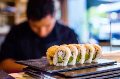 KRJC - Давайте разберем топ необычных фактов о суши🍣 ▫️Слово \"суши\"  означает «это кислый». Это отражает истоки рецепта данного блюда (суши  делали из соленой рыбы, вымоченной в уксусе). ▫️По легенде, суши должны