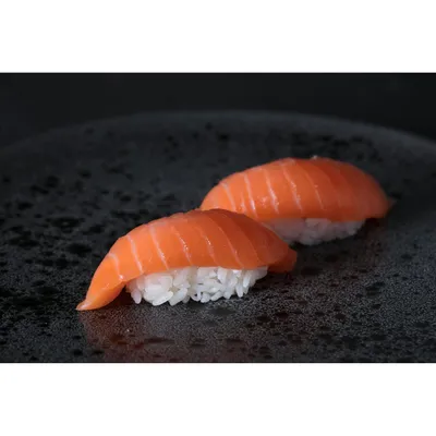 Суши с лососем 1 шт — NIshiki.ru