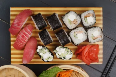 Едим суши в японских традициях